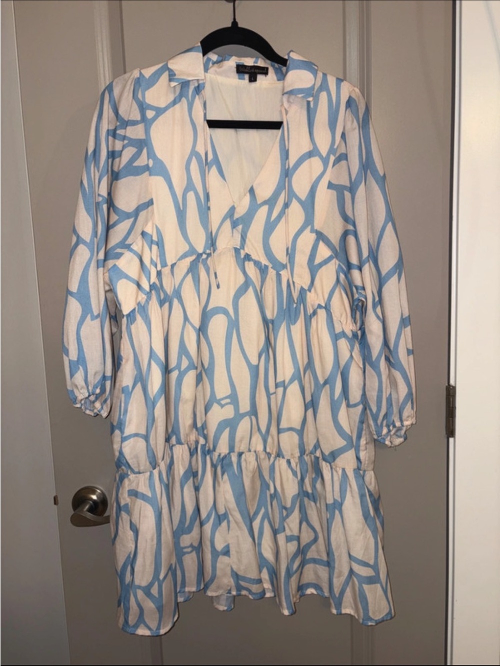 Relaxed V-Neck Tiered Women's Dress in Light Blue & White